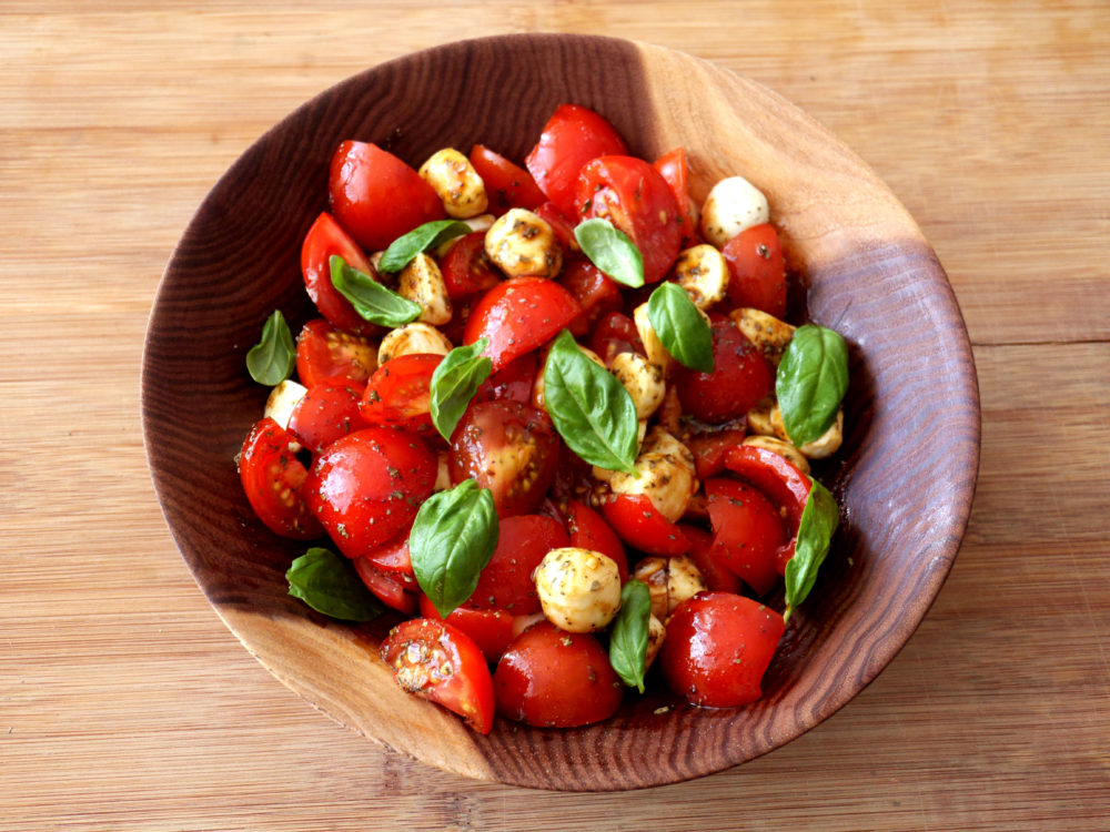 Fanntastisch gesund abnehmen mit Sport - Rezept Tomate Mozzarella Salat